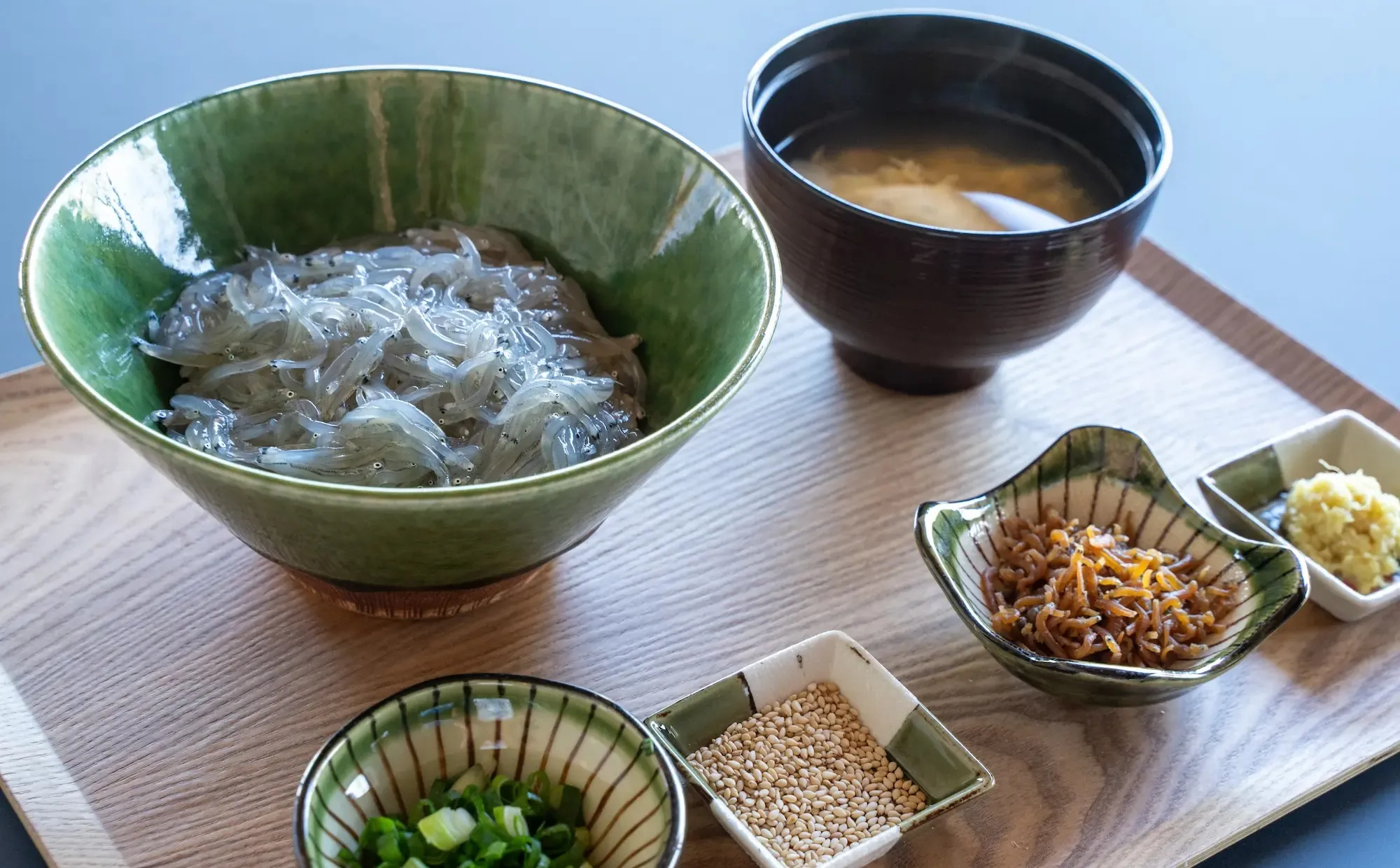 生しらす丼